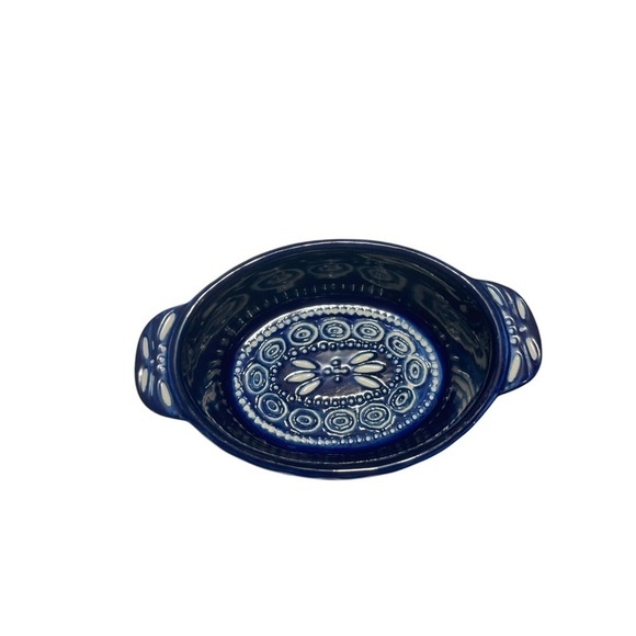 Temptations by Tara Blue Carved Baking Dishes
4 Oval 9 oz Old World Poinsettia - Picture 6 of 16